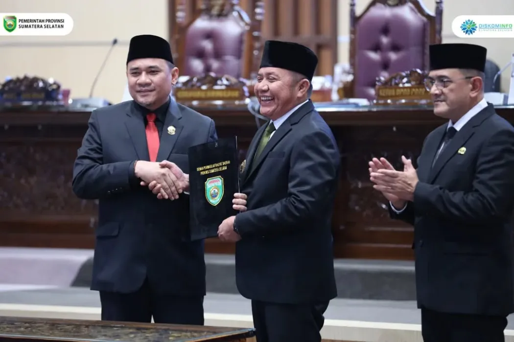 gubernur-hd-dengarkan-laporan-hasil-pembahasan-dan-penelitian-banggar-terhadap-pelaksanaan-apbd-provinsi-sumsel-2024