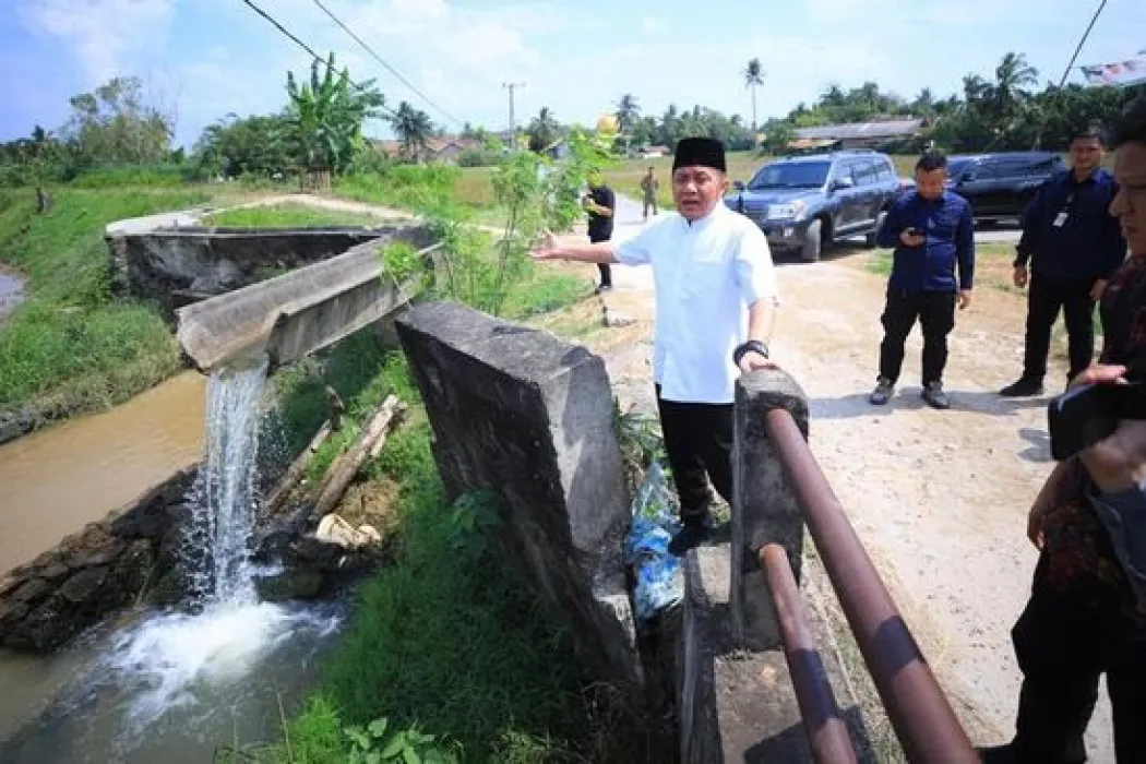 kunker-ke-oku-timur-herman-deru-gerak-cepat-atasi-irigasi-putus