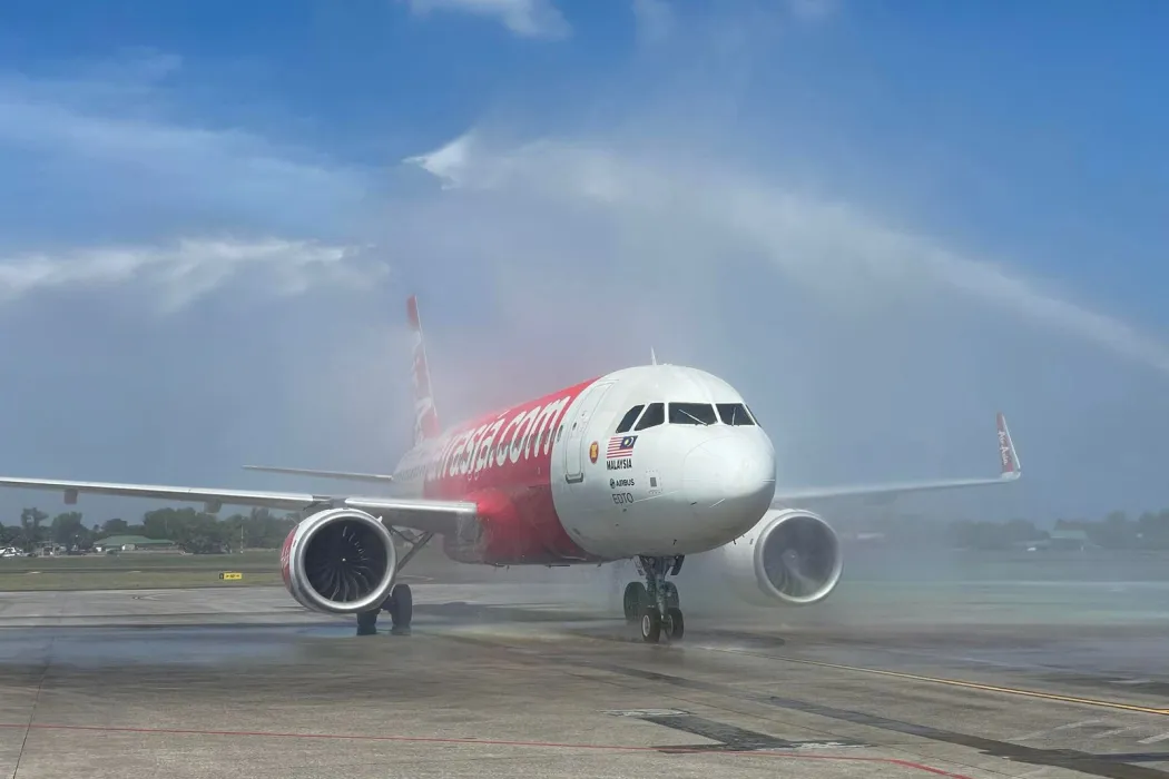 maskapai-airasia-lakukan-penerbangan-perdana-palembang-kuala-lumpur-via-bandara-smb-ii-palembang